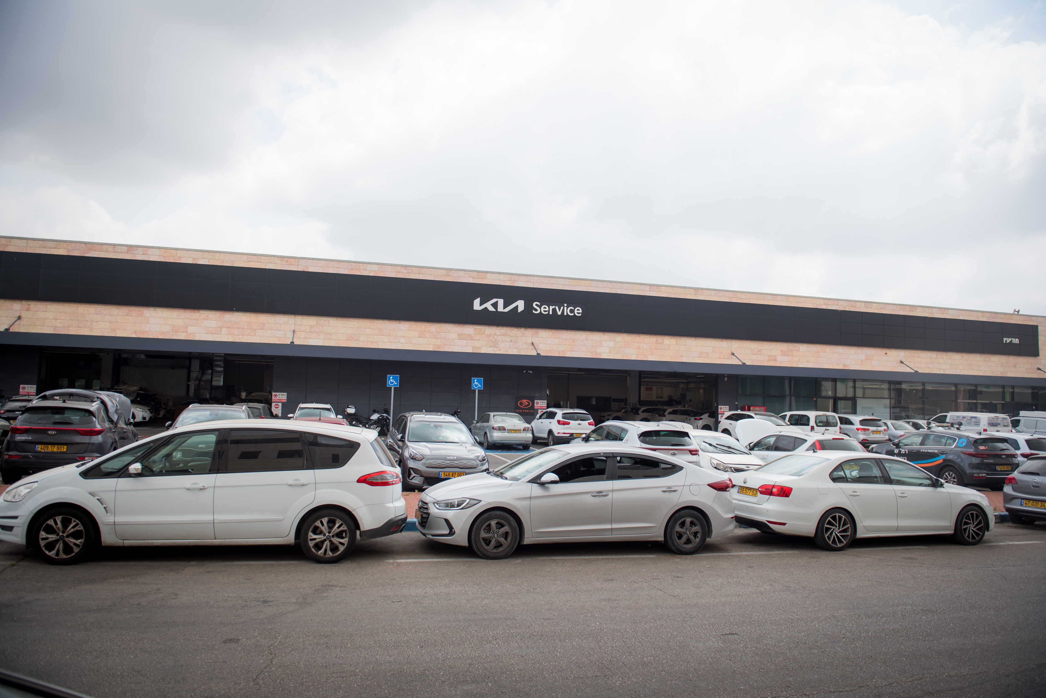 תמונה של מרכז שירות קיה מוטורס מודיעין מבחוץ